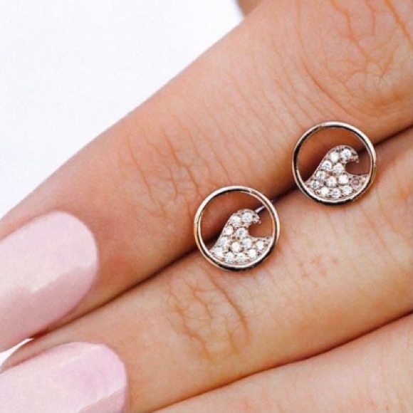 Pura Vida Jewelry - Pura Vida Wave Earrings